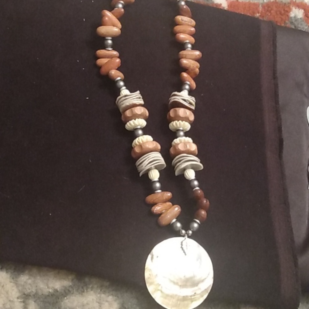 Abalone Shell Necklace - Picture 2 of 3